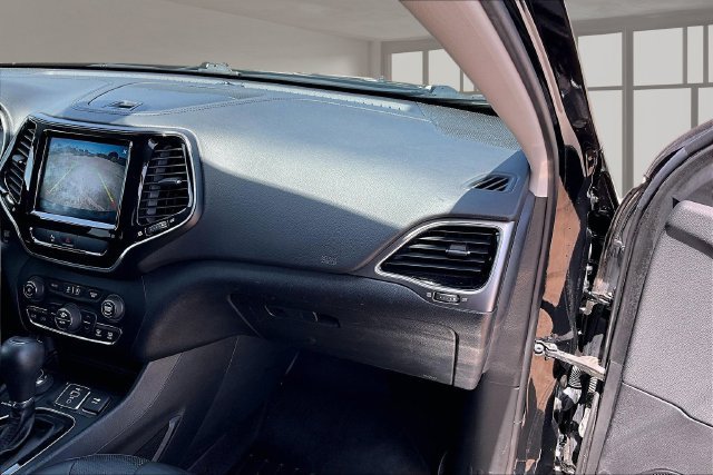 Used 2019 Jeep Cherokee Limited AWD/4WD image 16