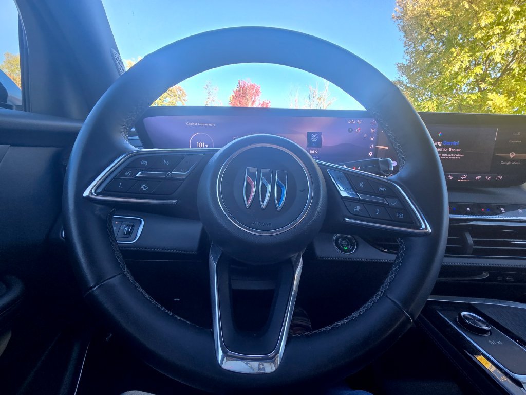 Used 2025 Buick Enclave Preferred FWD image 21