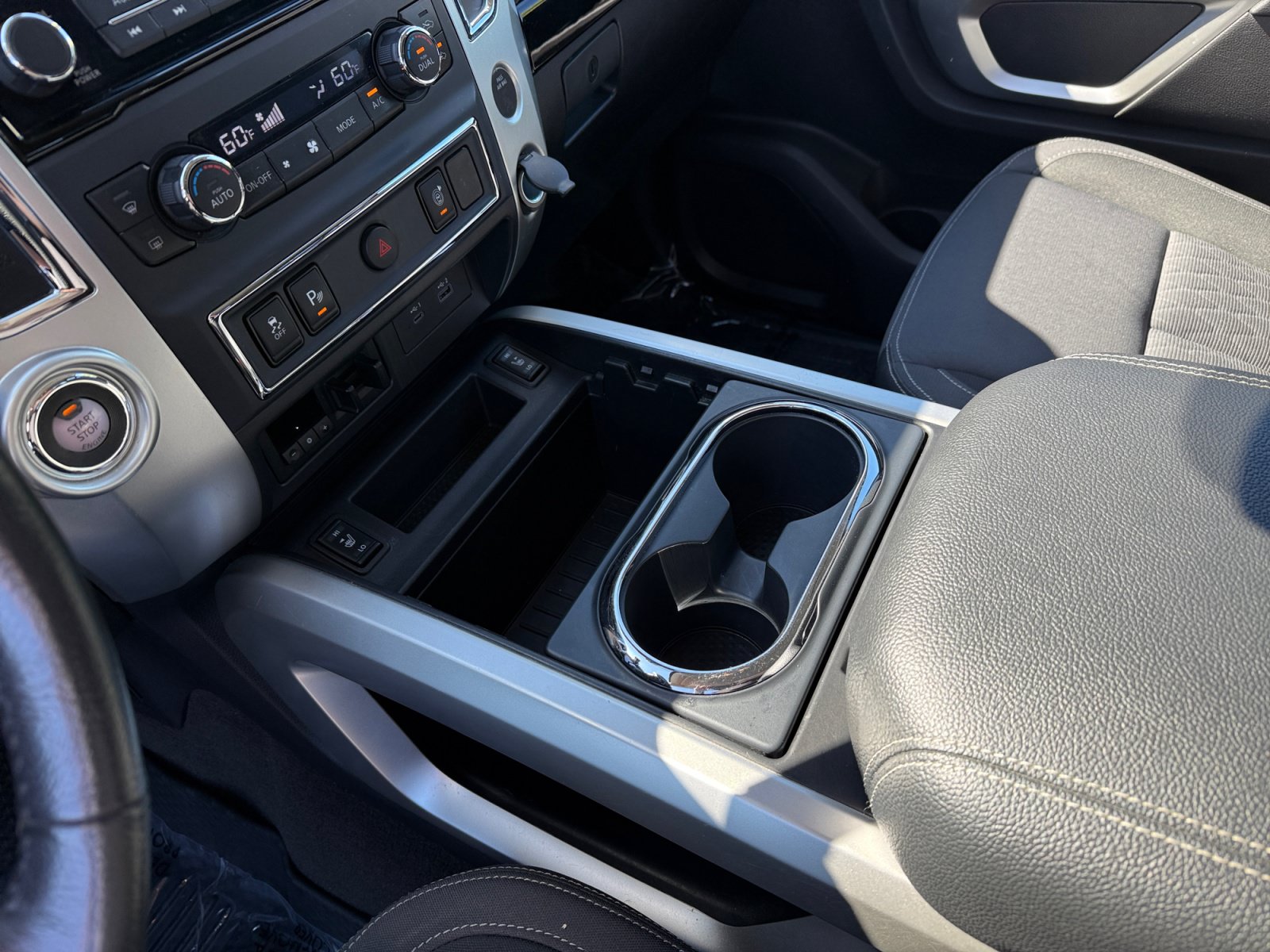 Used 2021 Nissan Titan SV w/ SV Convenience Package RWD image 13