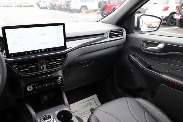 Used 2025 Ford Escape ST-Line Elite w/ Premium Technology Package image 28
