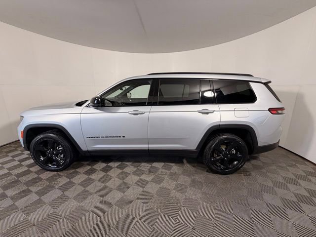 Used 2023 Jeep Grand Cherokee L Laredo AWD/4WD image 8