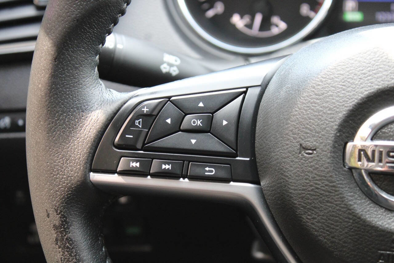 Used 2019 Nissan Rogue SV image 36