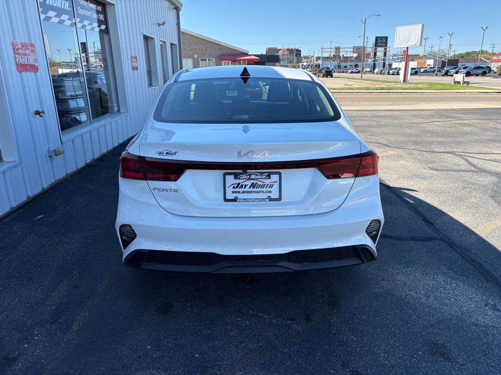 Used 2022 Kia Forte LXS FWD image 4