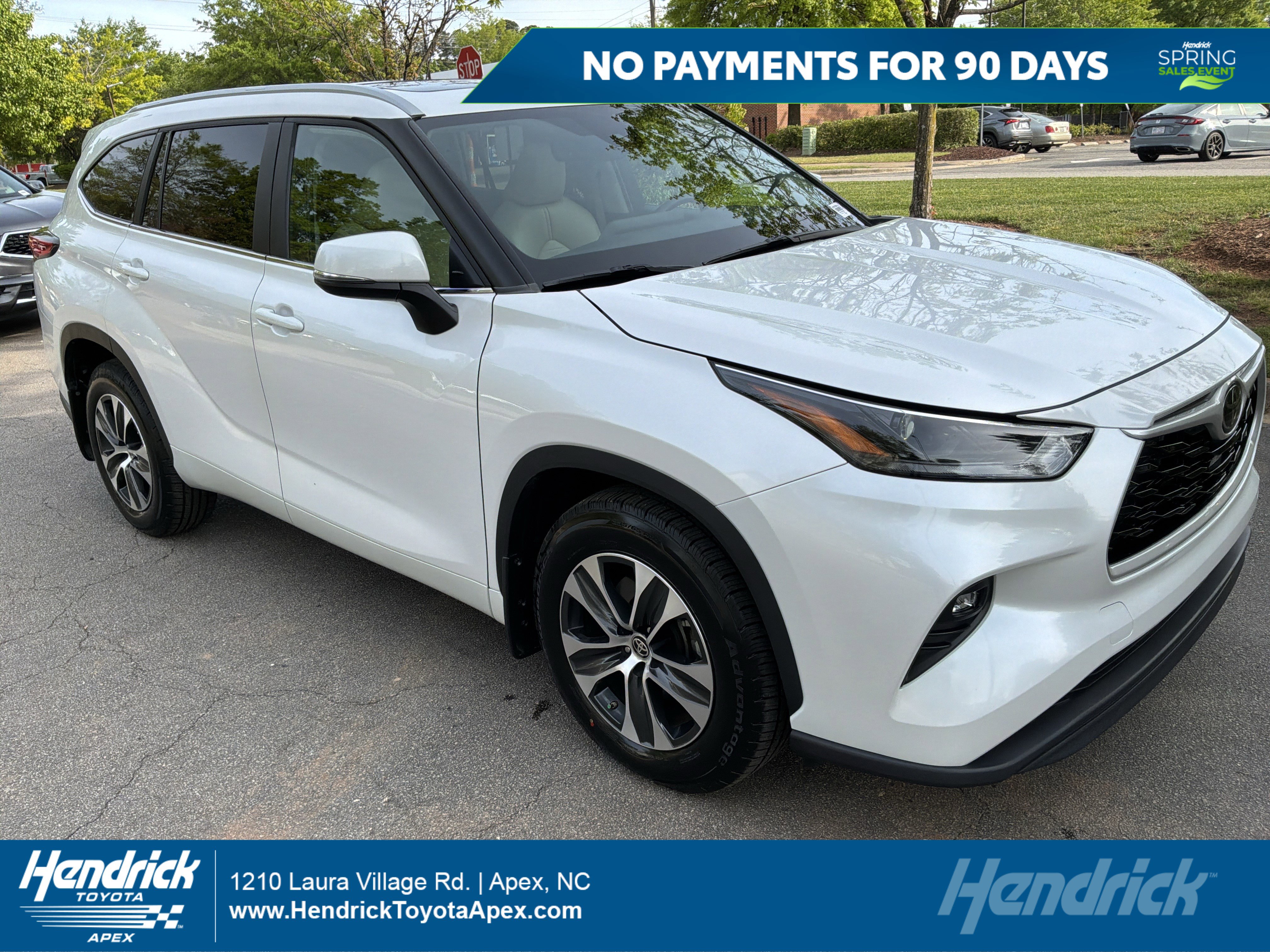 Used 2023 Toyota Highlander XLE image 1