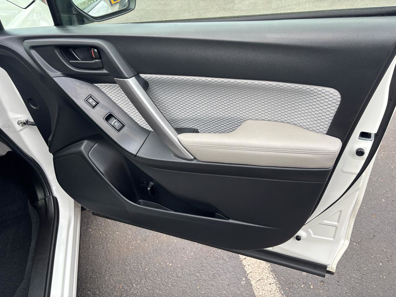 Used 2018 Subaru Forester 2.5i w/ Alloy Wheel Package image 27