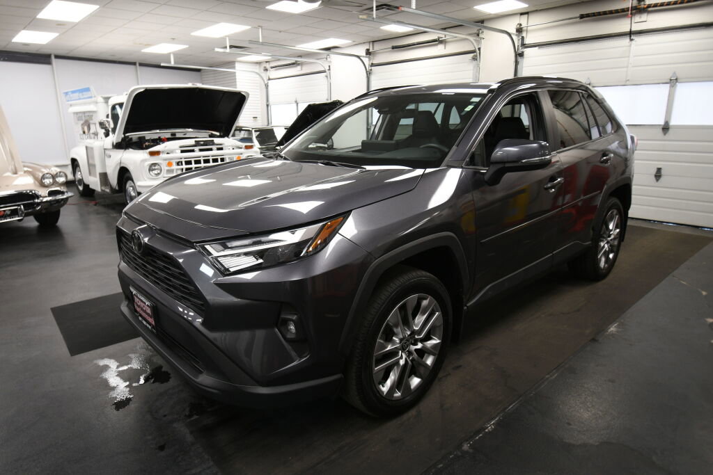 Used 2023 Toyota RAV4 XLE Premium AWD/4WD image 4