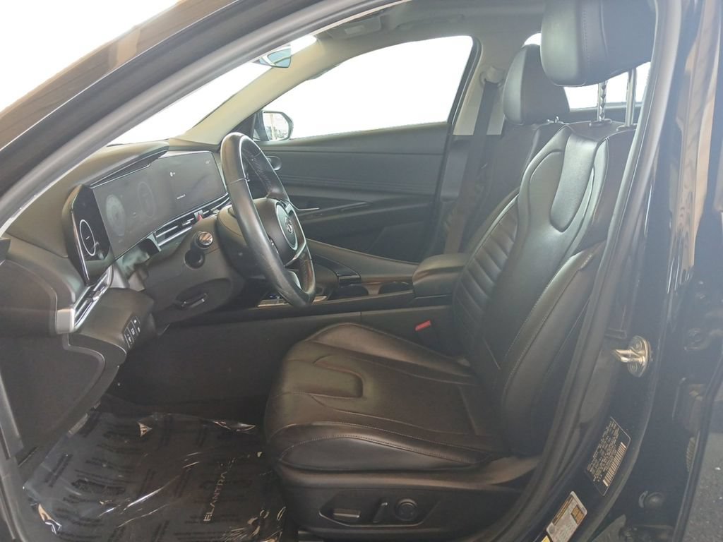 Used 2022 Hyundai Elantra Limited w/ Cargo Package FWD image 9