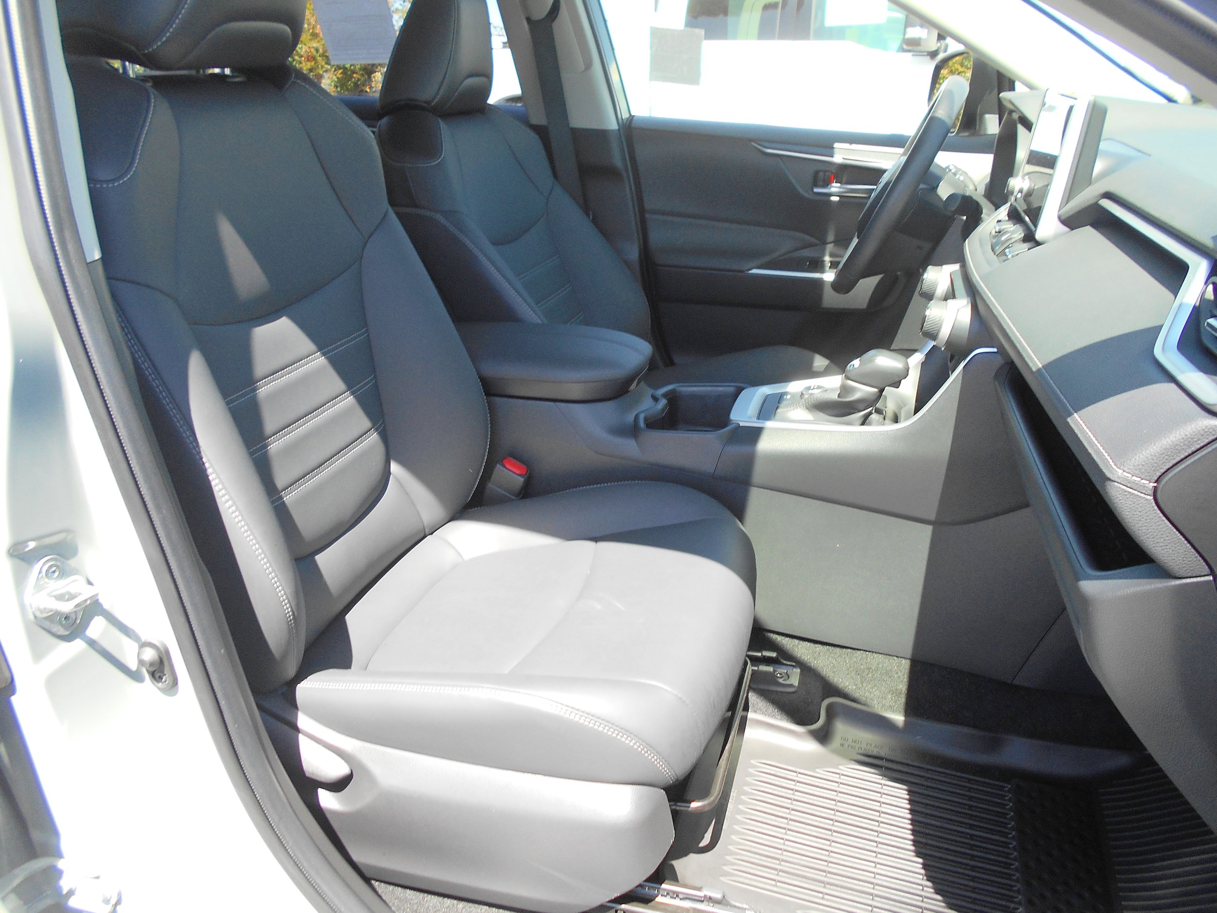 Used 2023 Toyota RAV4 XLE Premium AWD/4WD image 10