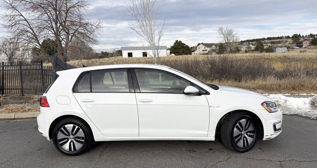 Used 2016 Volkswagen e-Golf SE image 5