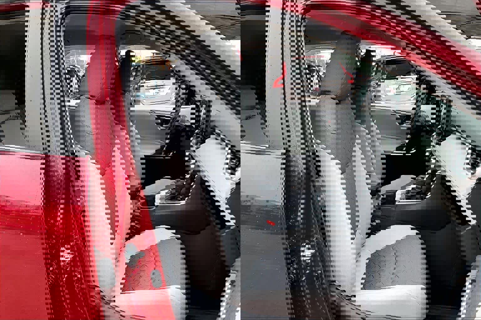 Used 2022 Toyota RAV4 XLE image 8