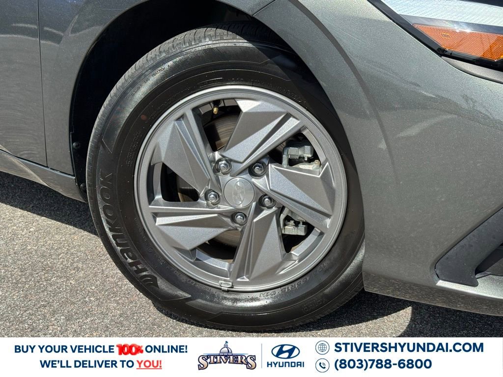 Used 2025 Hyundai Elantra SE image 4