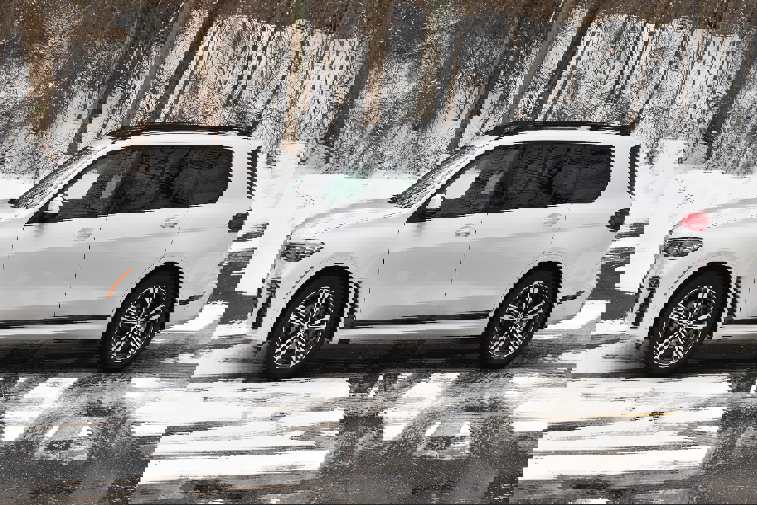 Used 2020 BMW X7 xDrive40i w/ M Sport Package image 3