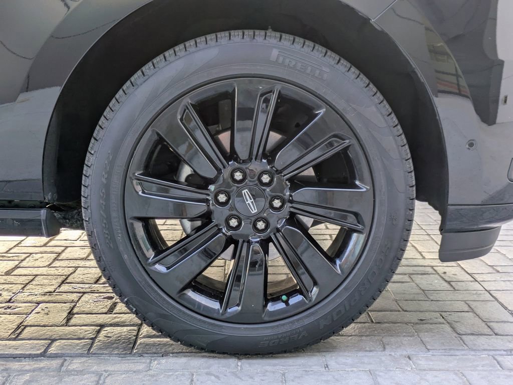 Certified 2024 Lincoln Navigator Reserve image 12