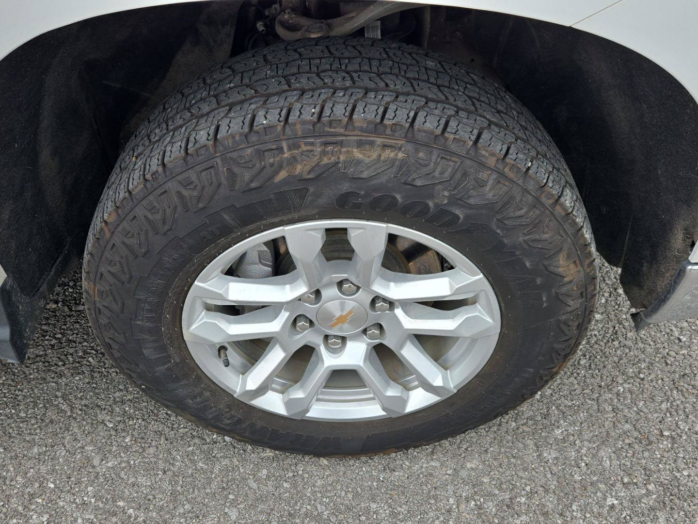 Used 2025 Chevrolet Silverado 1500 LT AWD/4WD image 9
