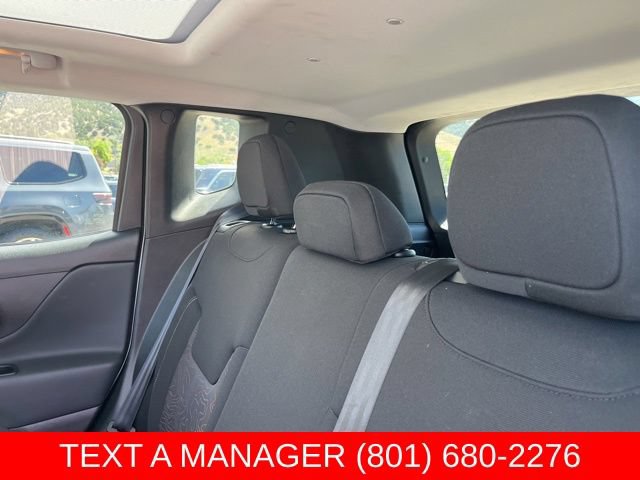 Used 2023 Jeep Renegade Latitude w/ Sun/Sound Group AWD/4WD image 16