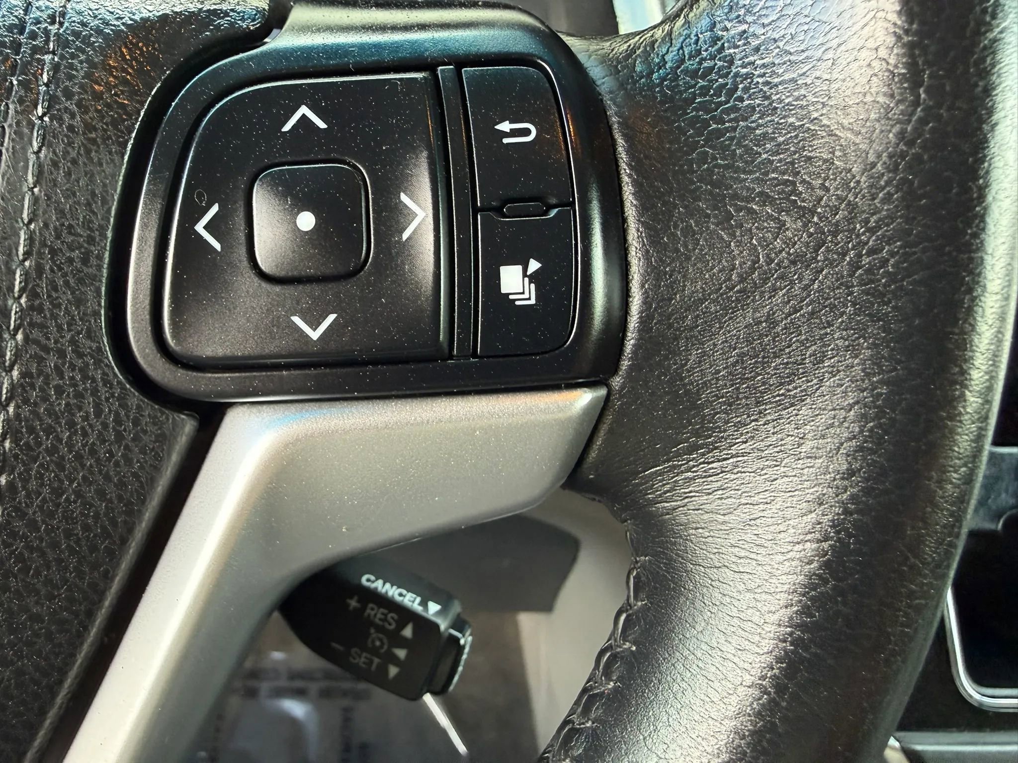 Used 2015 Toyota Sienna XLE image 39