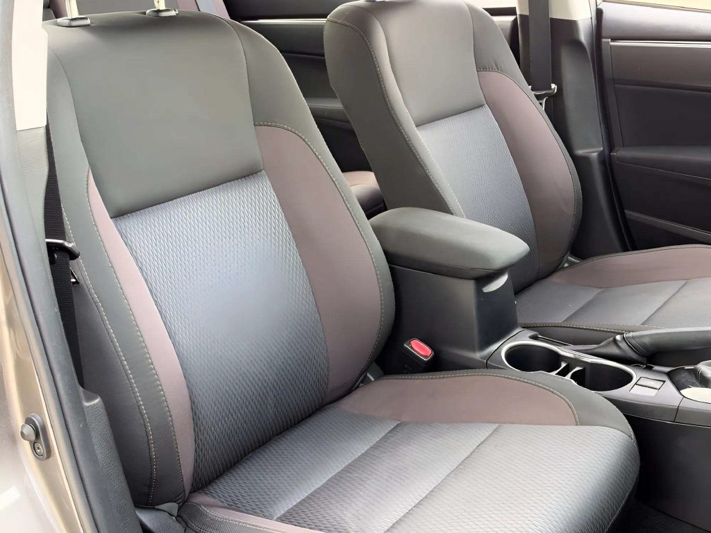 Used 2017 Toyota Corolla LE w/ Carpet Mat Package (TMS) FWD image 8
