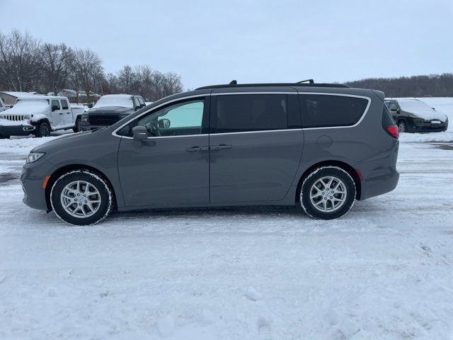 Used 2022 Chrysler Pacifica Touring-L image 11