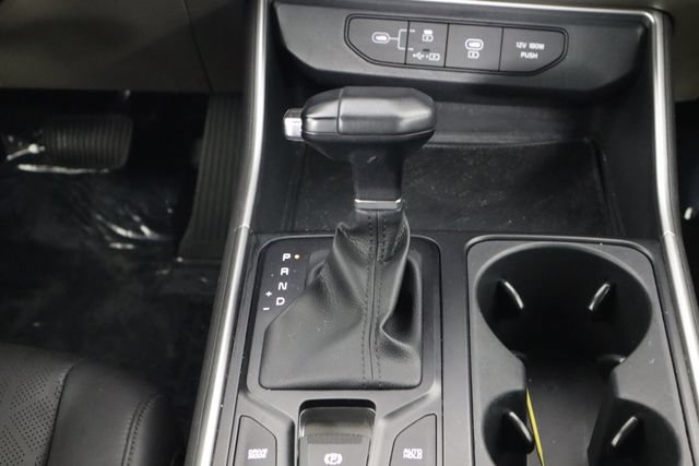 Certified 2025 Kia Carnival FWD image 29