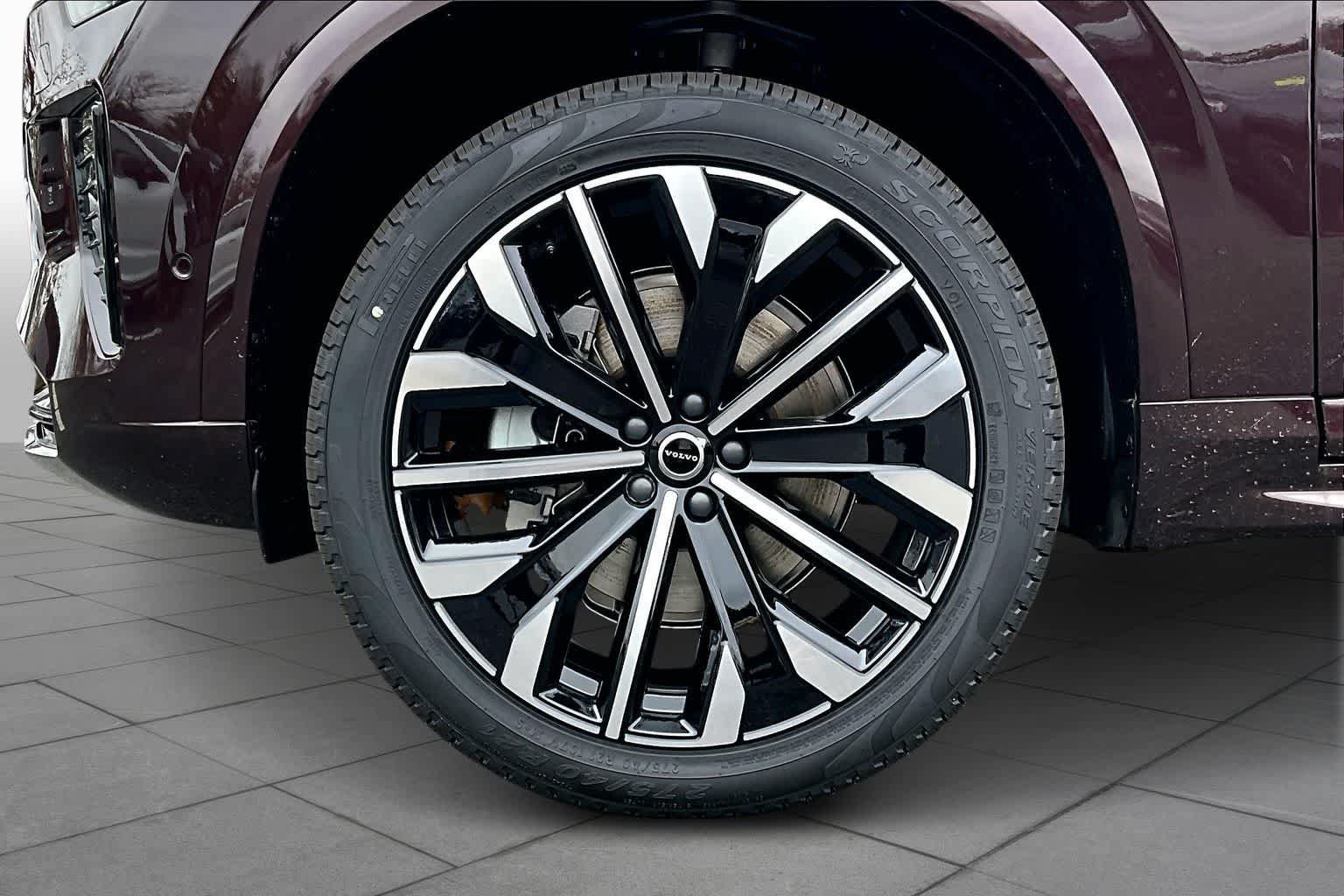 New 2026 Volvo XC90 B6 Ultra w/ Protection Package Premier AWD/4WD image 16
