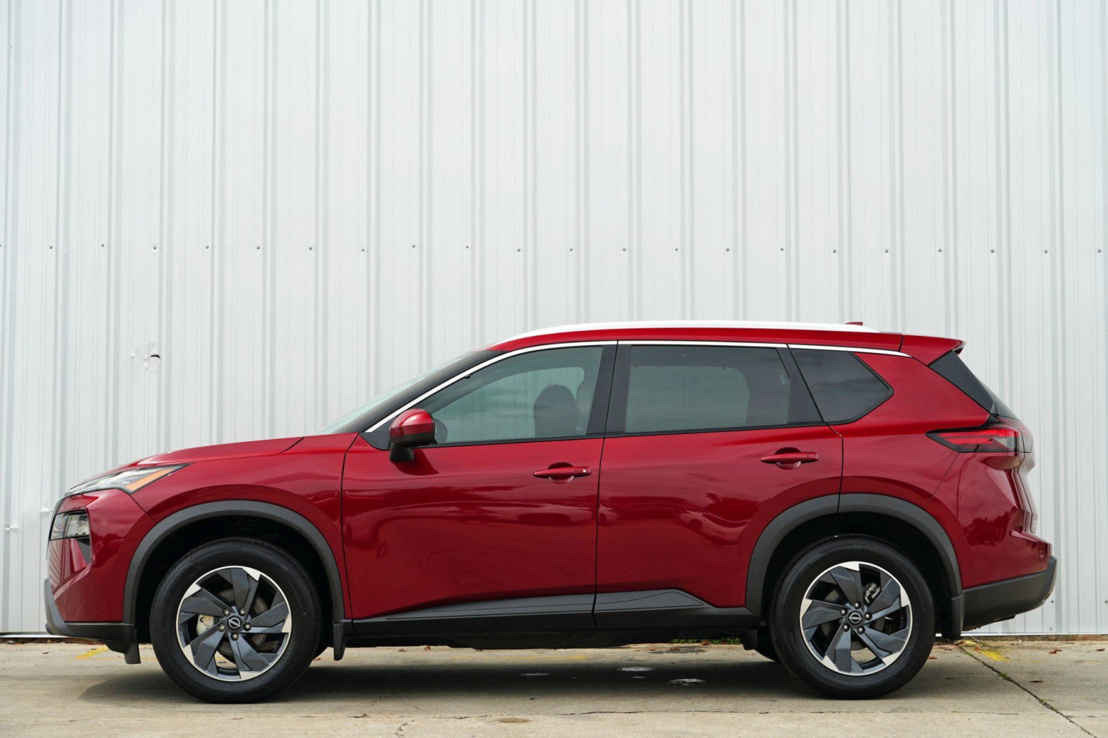 Used 2024 Nissan Rogue SV w/ SV Premium Package image 7