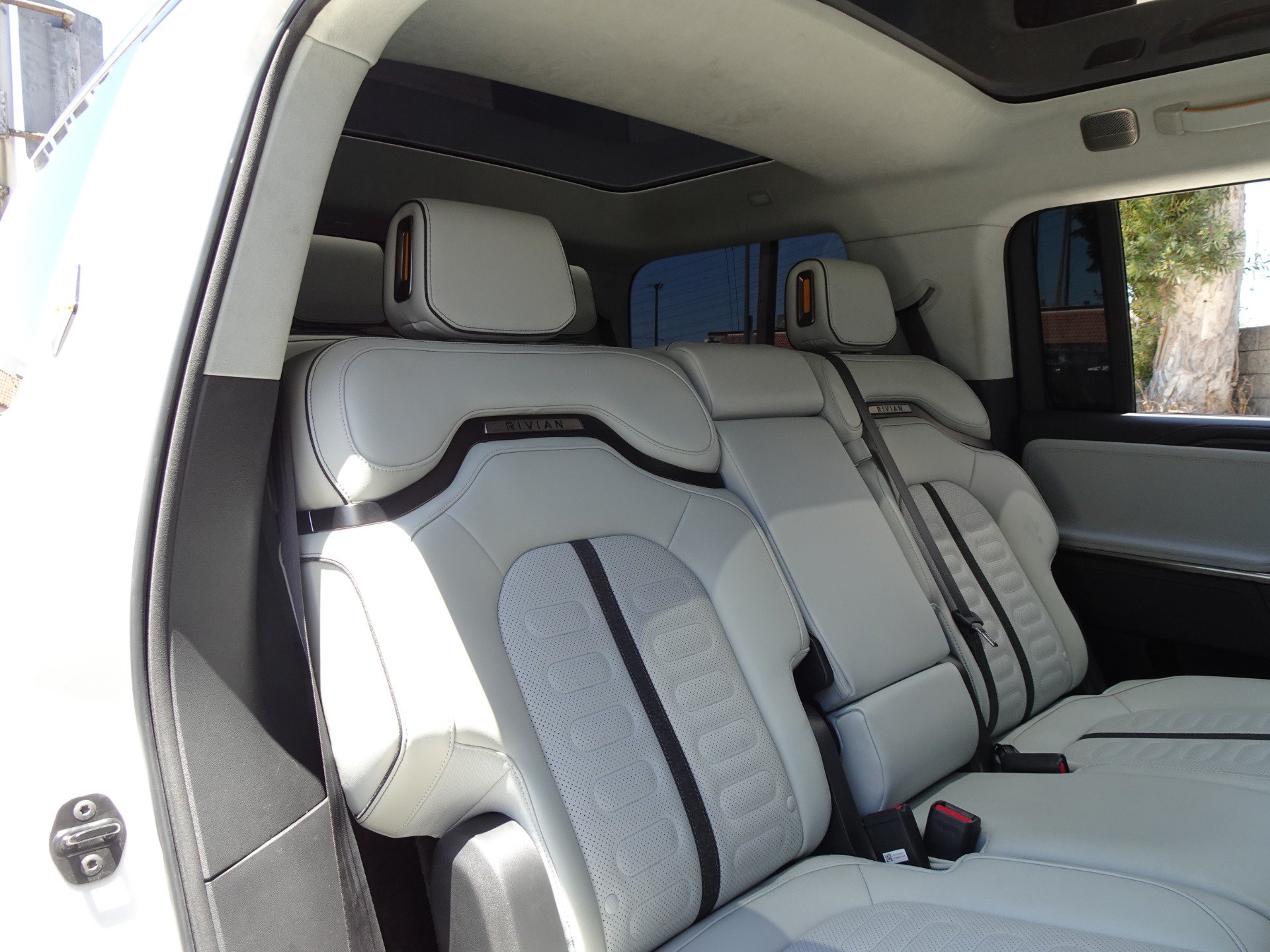 Used 2024 Rivian R1S Adventure AWD/4WD image 20