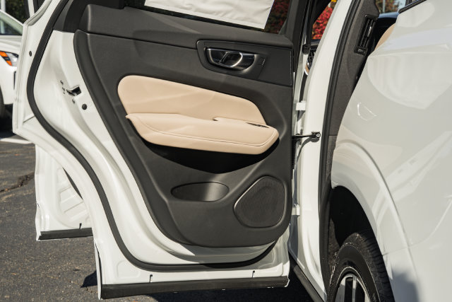 New 2027 Volvo XC60 B5 Plus AWD/4WD image 39