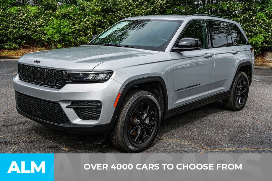 Used 2025 Jeep Grand Cherokee Altitude AWD/4WD image 2