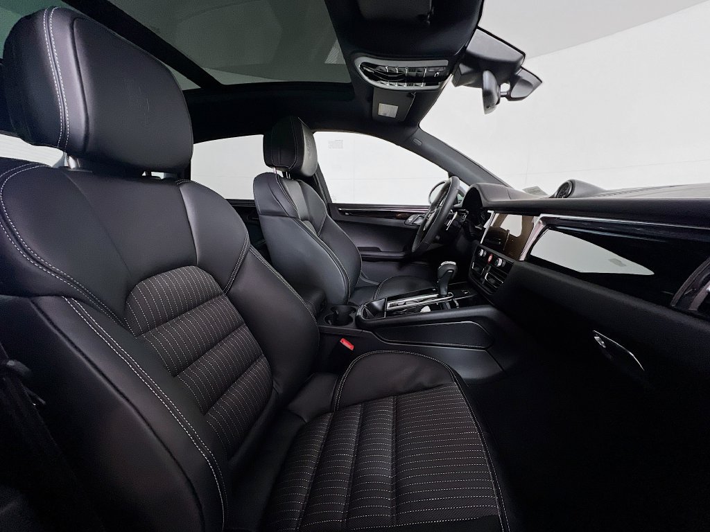 Certified 2026 Porsche Macan Turbo AWD/4WD image 30
