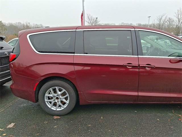Used 2023 Chrysler Voyager LX image 4