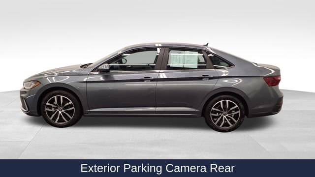 Used 2025 Volkswagen Jetta SE image 4