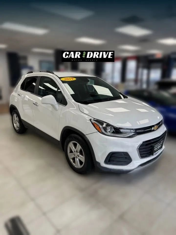 Used 2019 Chevrolet Trax LT w/ LT Convenience Package FWD image 3