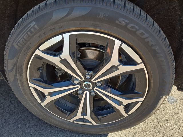 Used 2022 Volvo XC60 B5 Momentum w/ Climate Package image 29