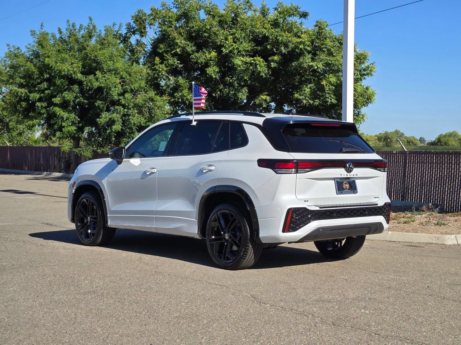 New 2026 Volkswagen Tiguan SE R-Line AWD/4WD image 9