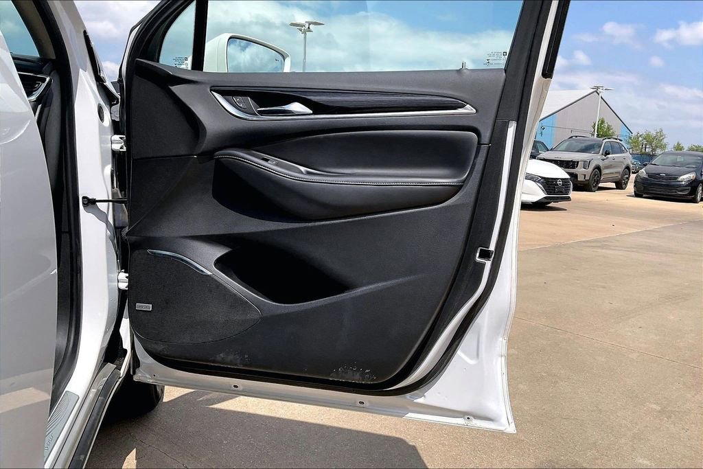 Used 2019 Buick Enclave Avenir w/ LPO, Cargo Package FWD image 23
