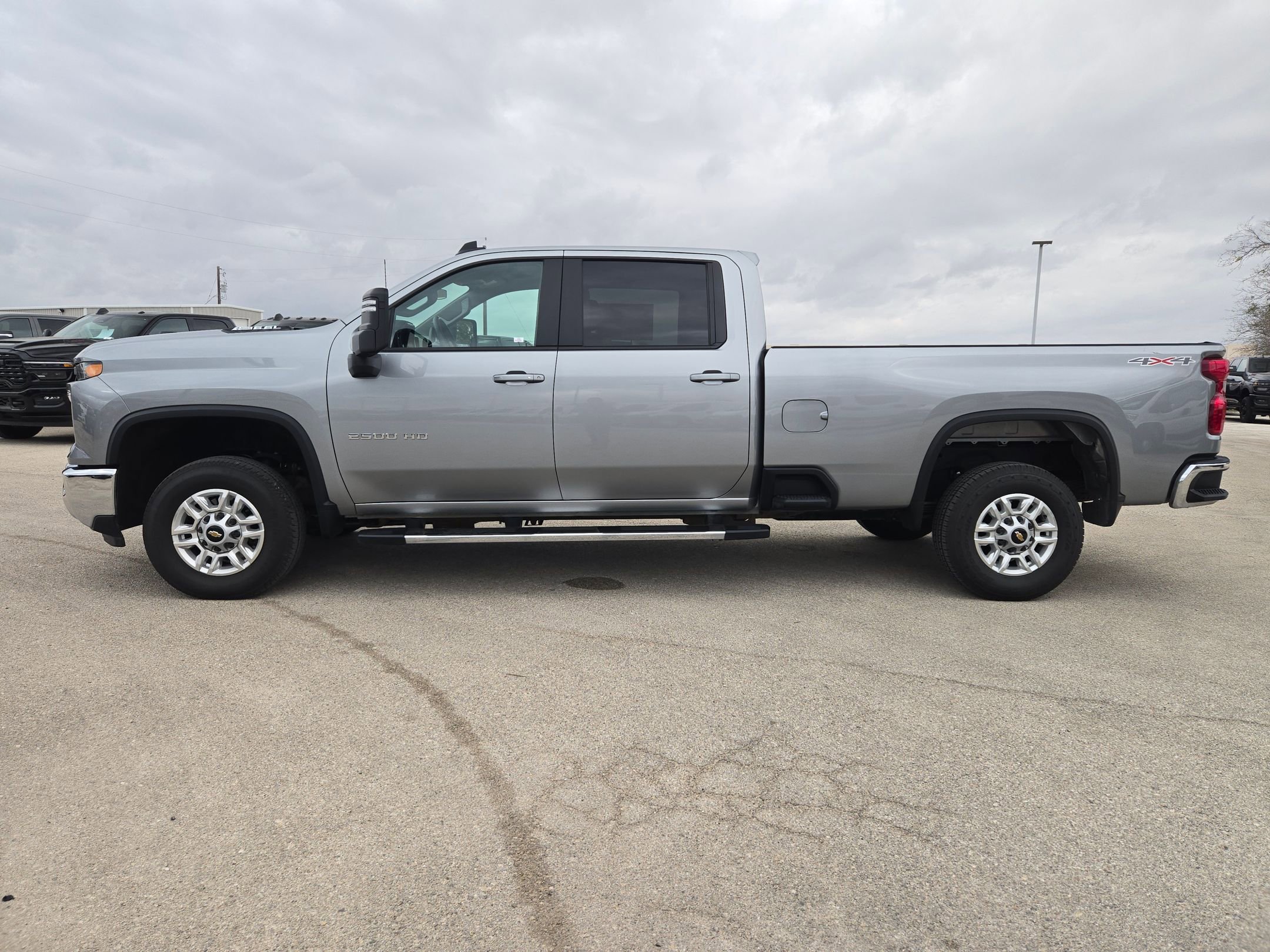 Used 2025 Chevrolet Silverado 2500 LT w/ Convenience Package AWD/4WD image 6