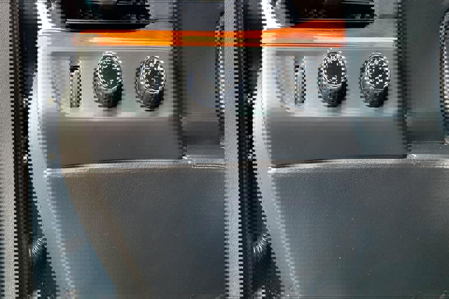 Used 2016 Cadillac Escalade ESV Luxury AWD/4WD image 33