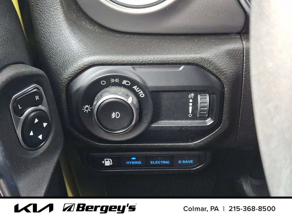 Used 2023 Jeep Wrangler Unlimited Rubicon 4xe AWD/4WD image 25