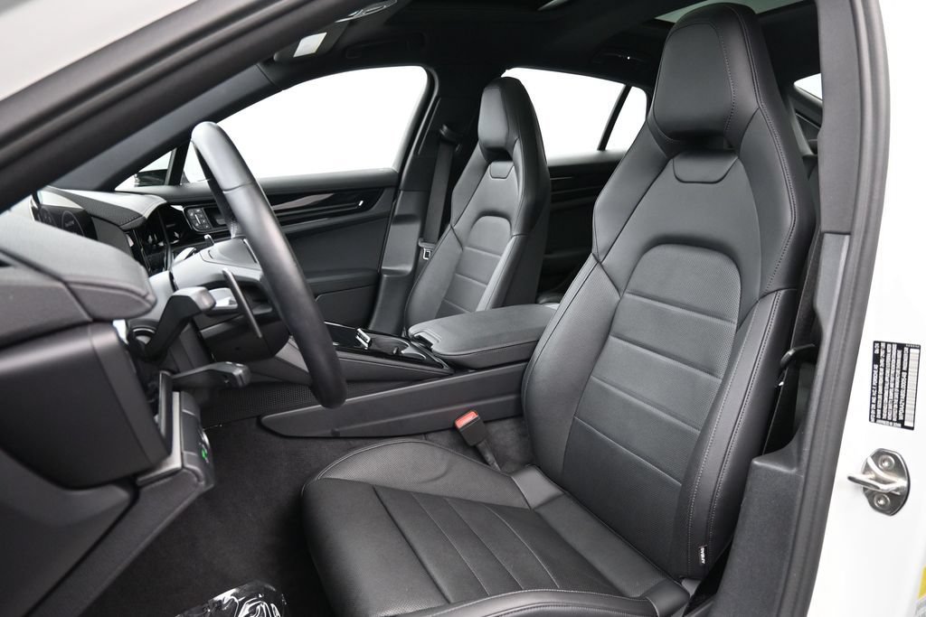 Certified 2025 Porsche Panamera RWD image 5