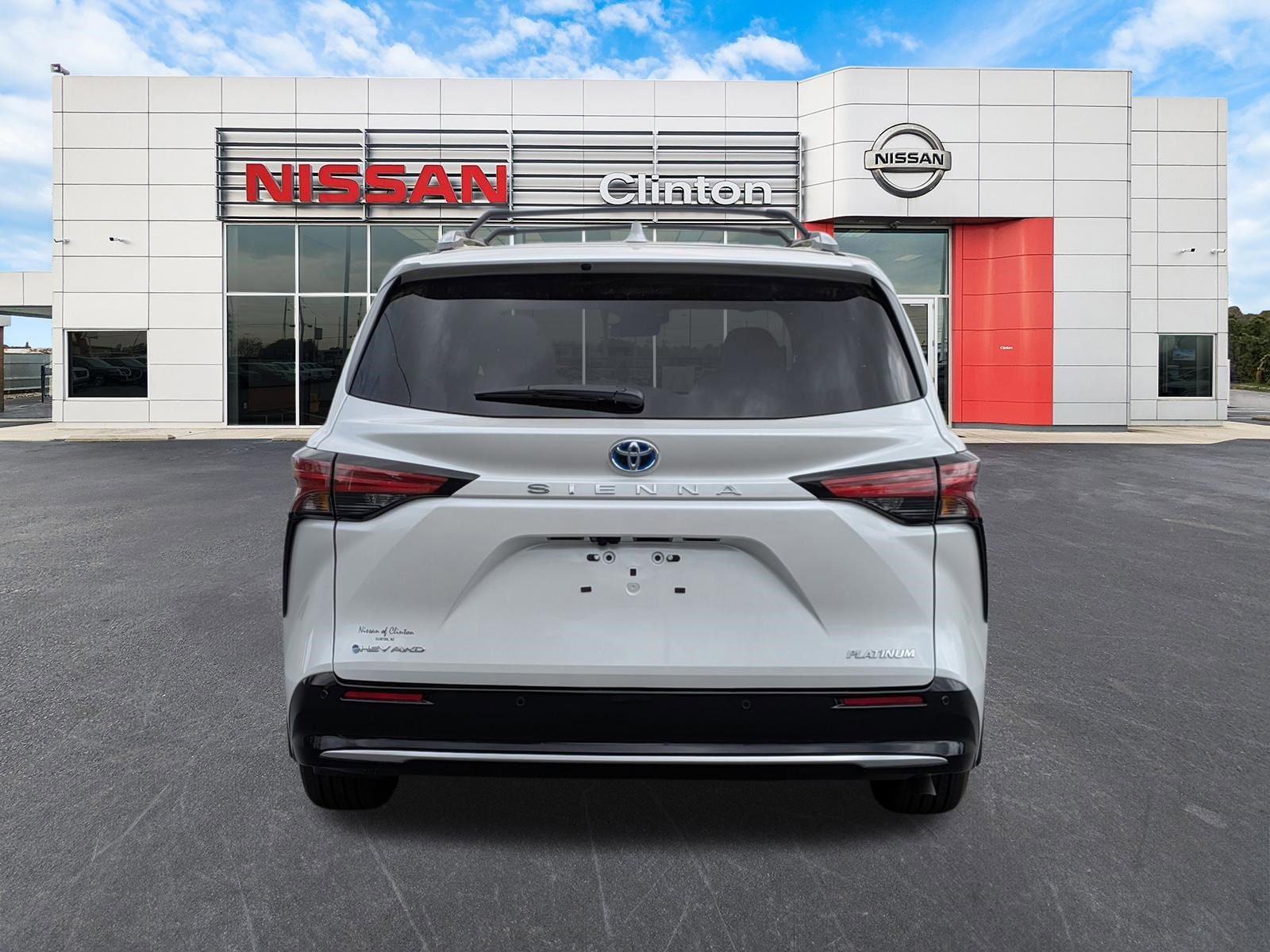 Used 2025 Toyota Sienna Platinum AWD/4WD image 4