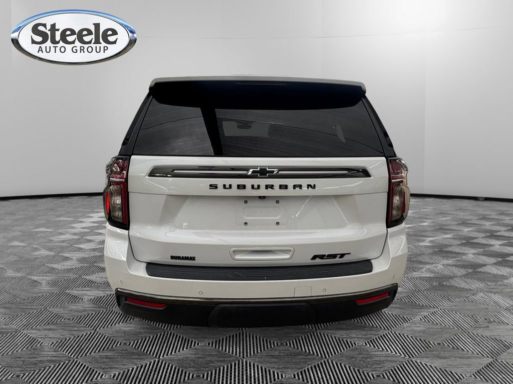 Used 2022 Chevrolet Suburban RST w/ Luxury Package AWD/4WD image 4