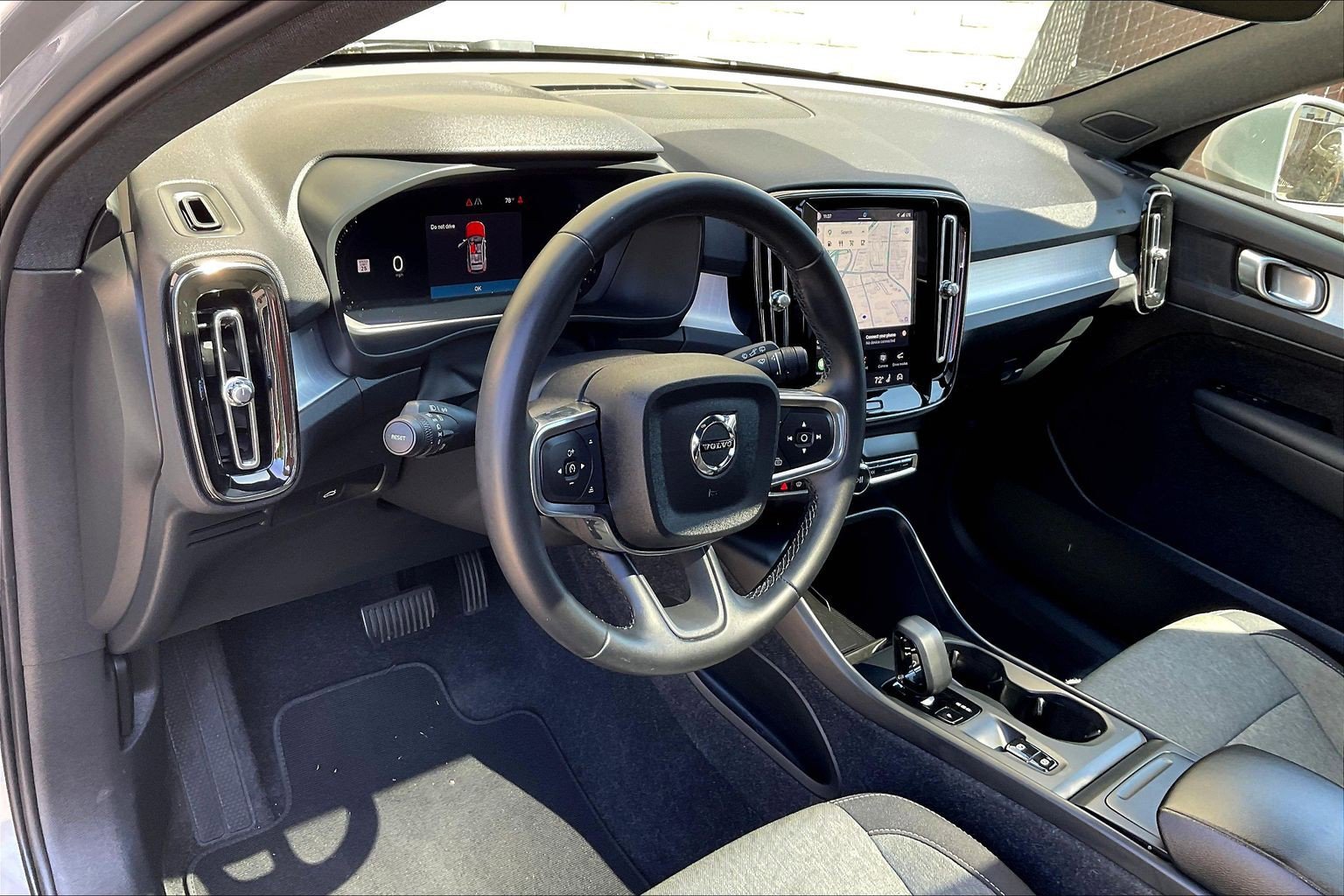 Used 2025 Volvo XC40 B5 Core AWD/4WD image 14