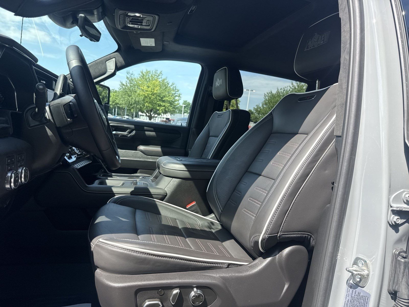 Used 2025 GMC Sierra 2500 AT4X w/ AT4X AEV Edition AWD/4WD image 13