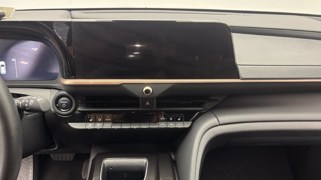 Certified 2025 Toyota Crown Signia AWD/4WD image 19