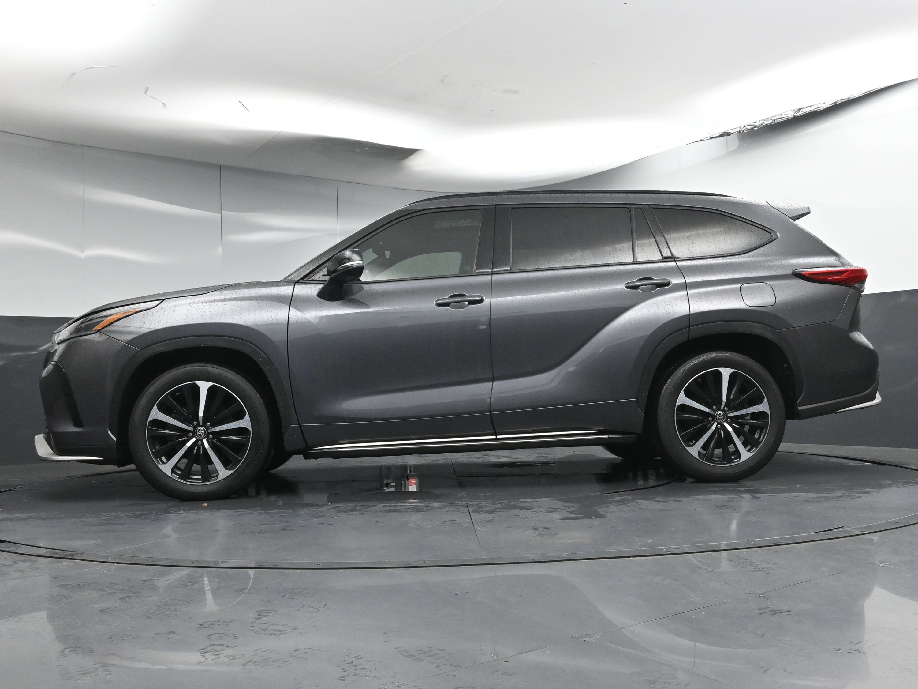 Certified 2021 Toyota Highlander XSE image 31