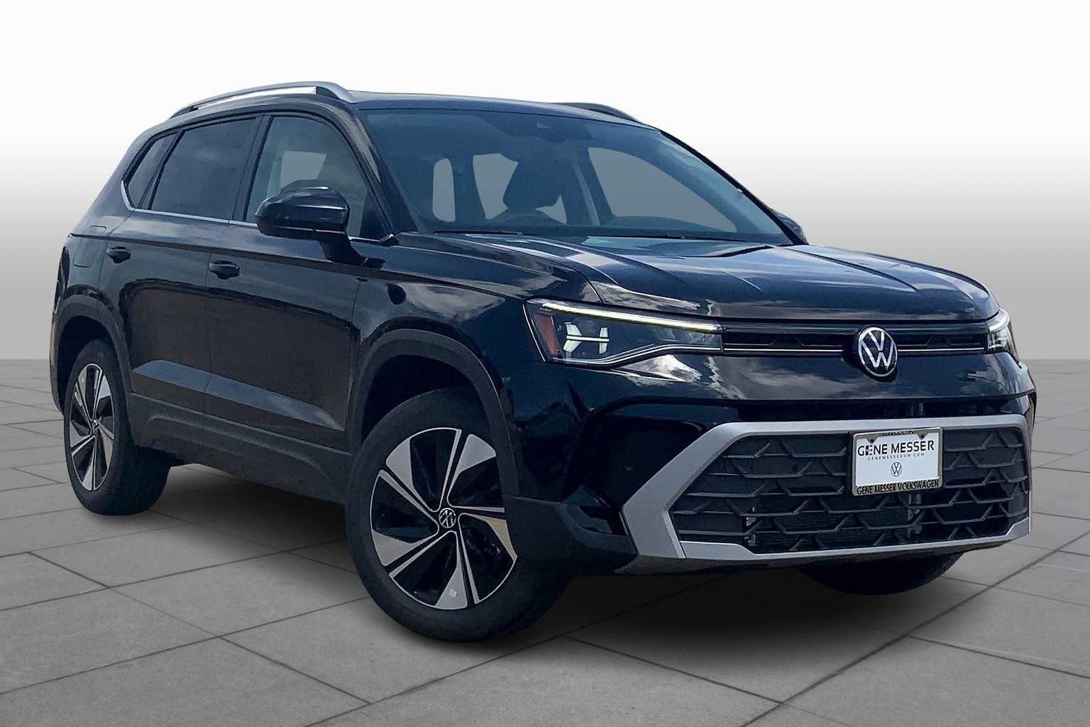 Used 2025 Volkswagen Taos SE AWD/4WD image 2