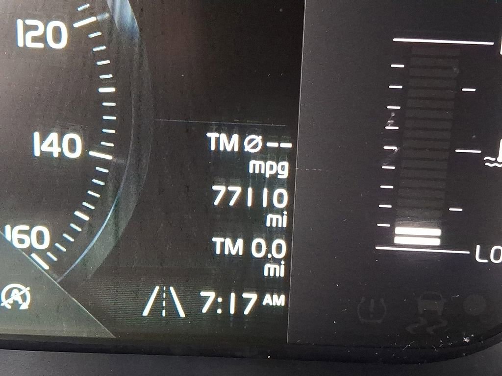 Used 2019 Volvo XC60 T6 Momentum w/ Premium Package image 17