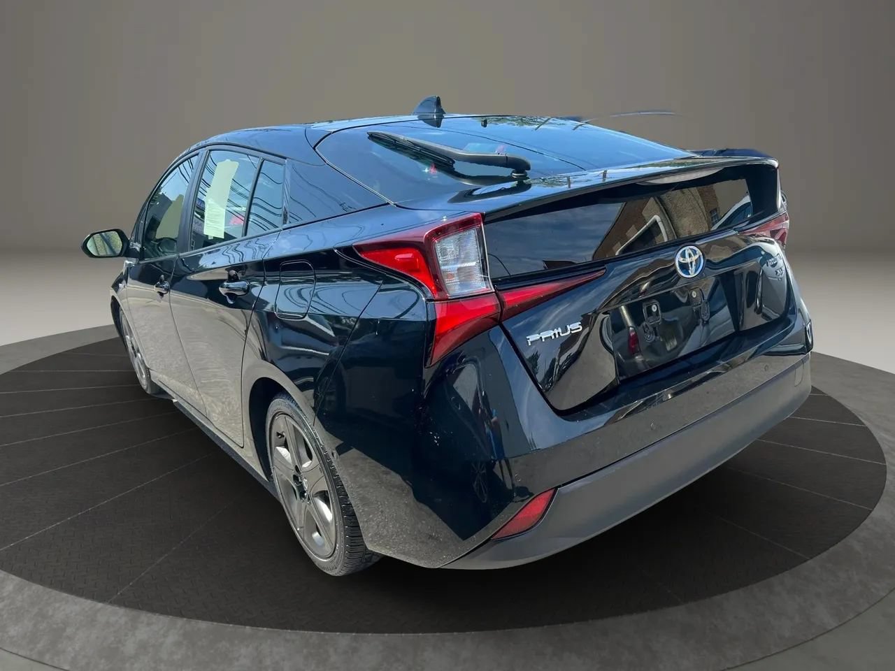 Used 2022 Toyota Prius XLE FWD image 7