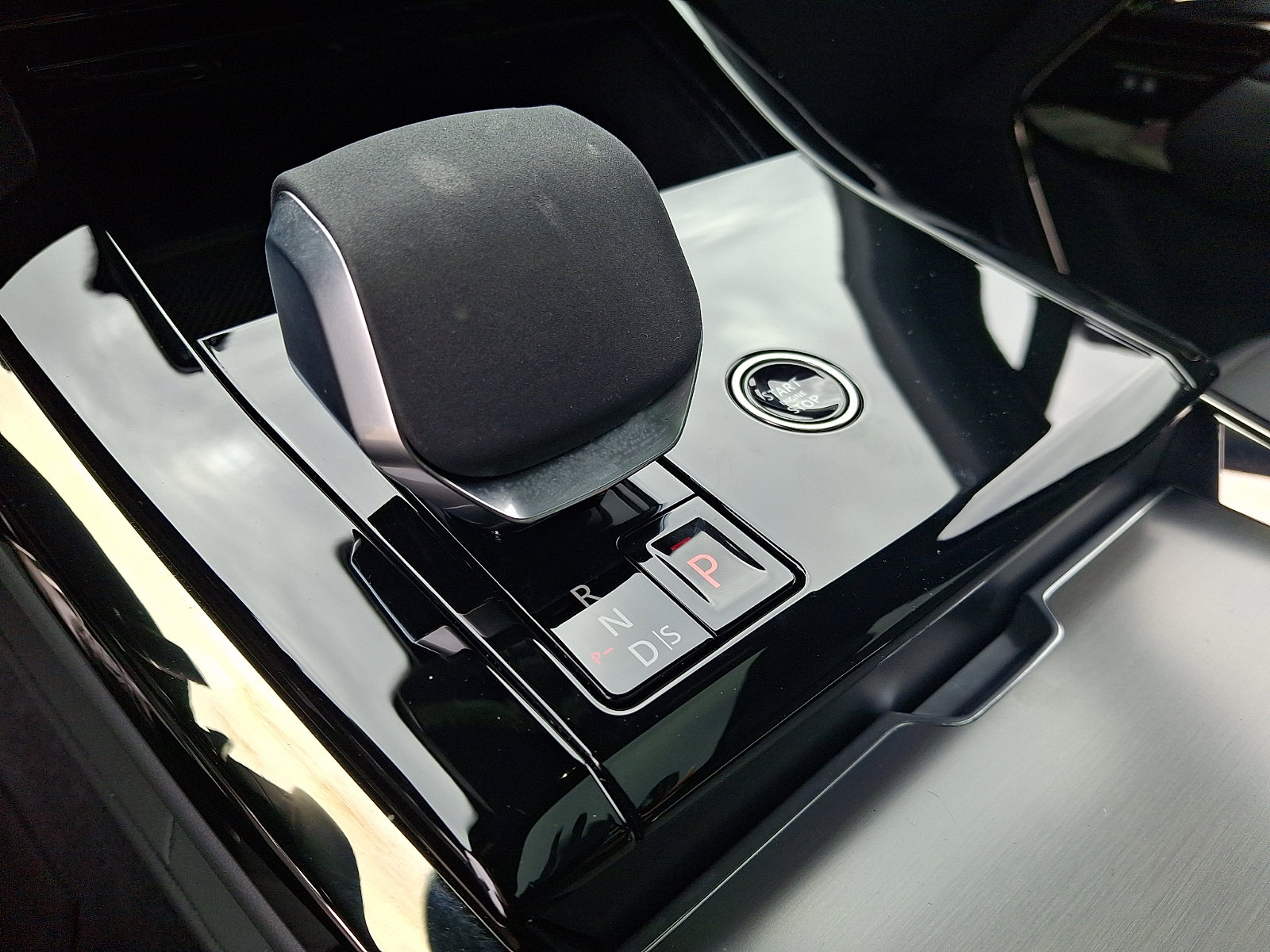 Used 2024 Land Rover Range Rover Sport Dynamic SE image 15