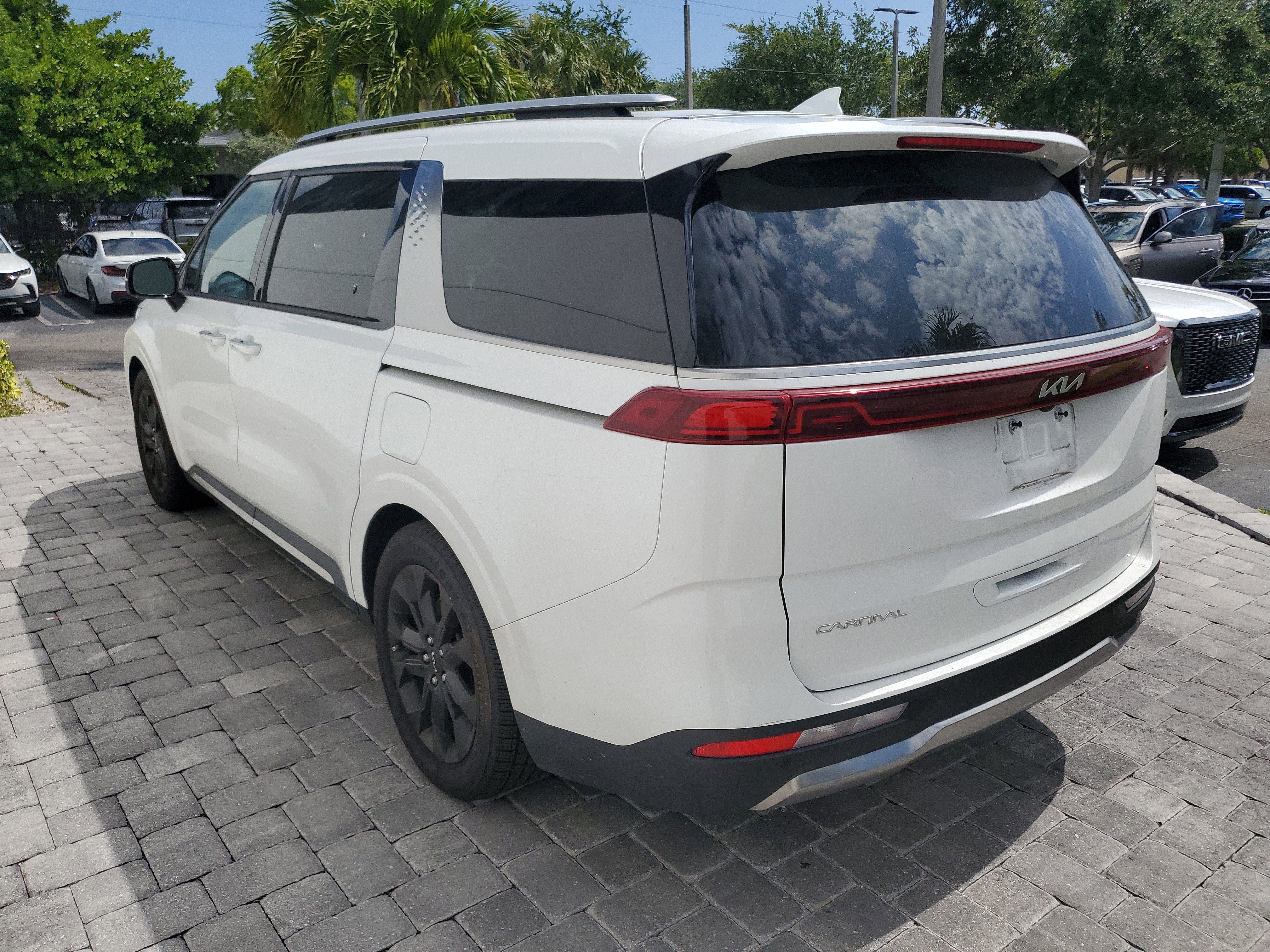 Used 2024 Kia Carnival SX Prestige FWD image 4